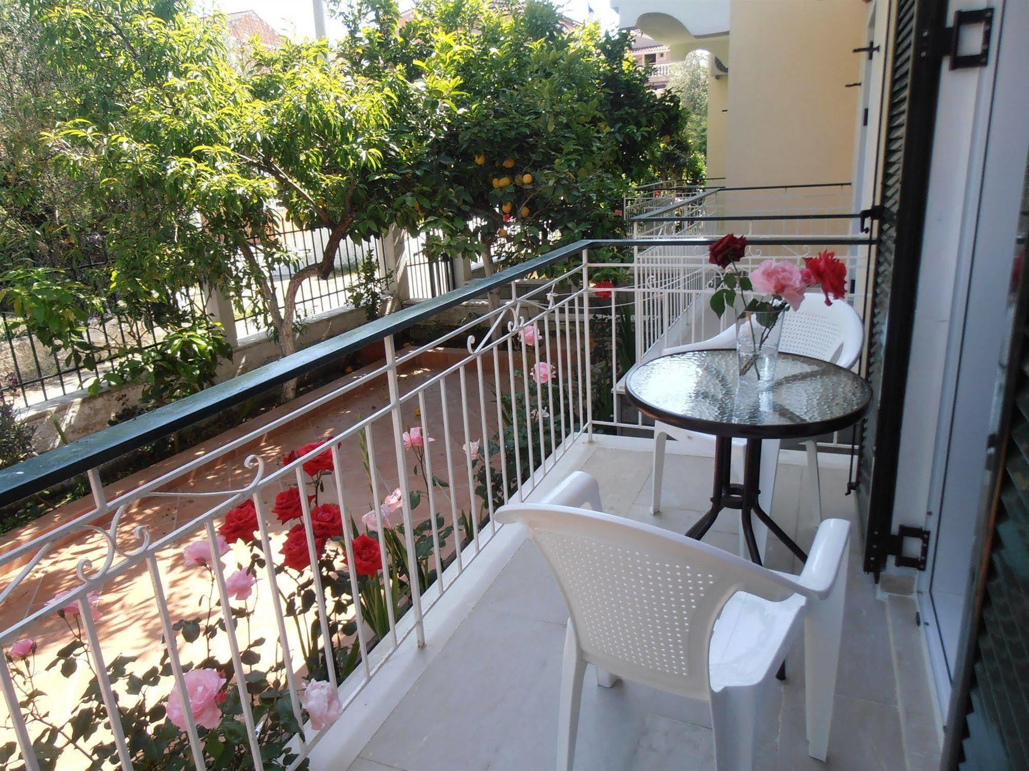 Elenas Garden Apartment Kávos Exterior foto